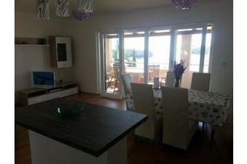 Family pension Maslinica 2